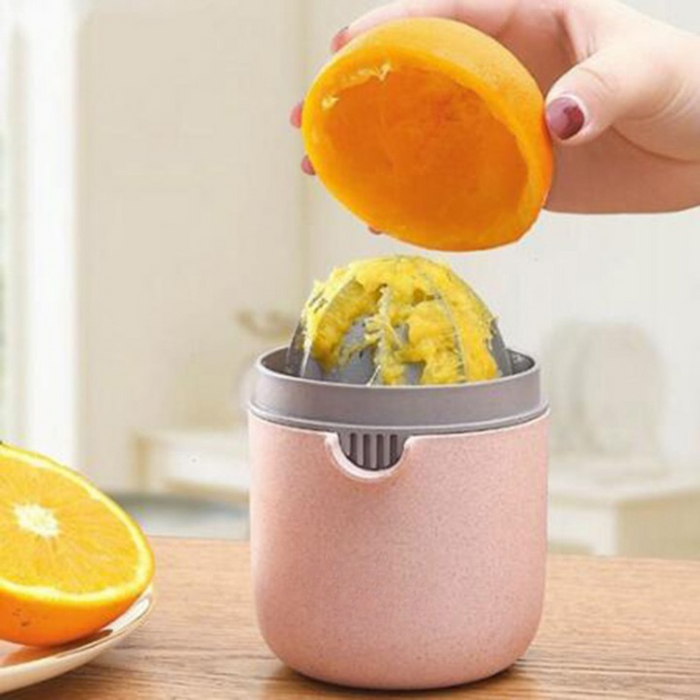 Portable Rotating Squeezer Orange Juice Container